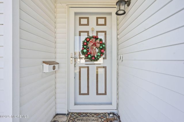 4 Aspen Plaza 4A, Monroe, NJ 08831