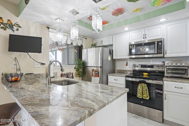 4 Aspen Plaza 4A, Monroe, NJ 08831