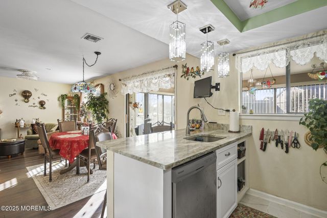 4 Aspen Plaza 4A, Monroe, NJ 08831