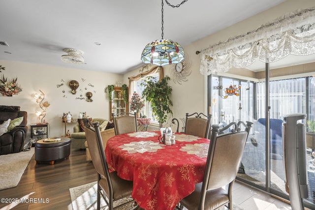 4 Aspen Plaza 4A, Monroe, NJ 08831