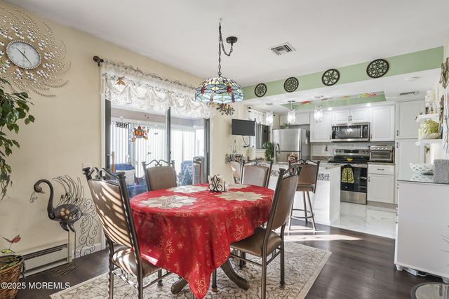 4 Aspen Plaza 4A, Monroe, NJ 08831