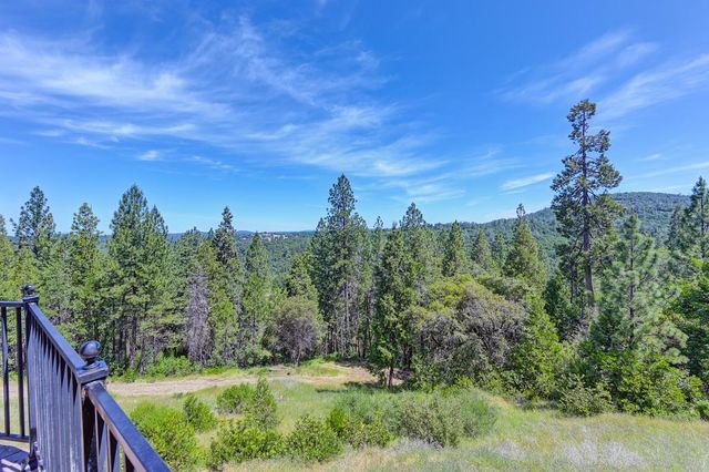 4941 D Agostini Dr, Somerset, CA 95684