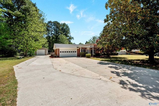 121 Flowerwood Drive, Meridianville, AL 35759
