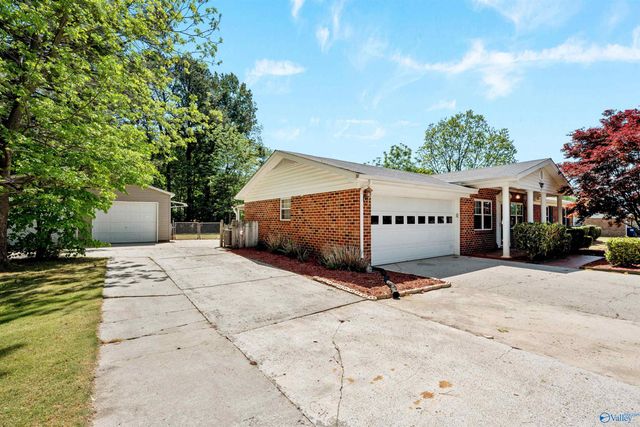 121 Flowerwood Drive, Meridianville, AL 35759