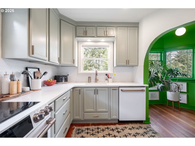 461 Se 72ND Ave, Portland, OR 97215