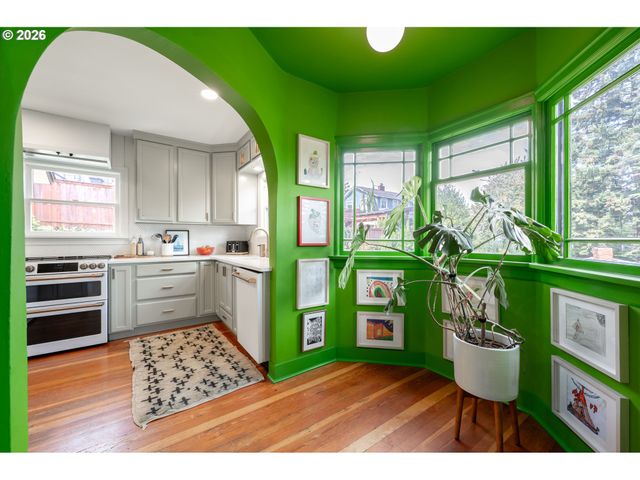 461 Se 72ND Ave, Portland, OR 97215