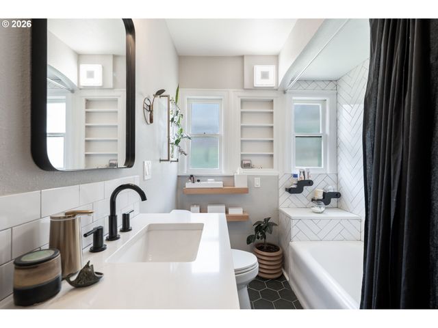 461 Se 72ND Ave, Portland, OR 97215