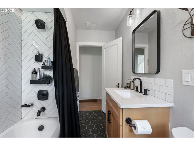 461 Se 72ND Ave, Portland, OR 97215