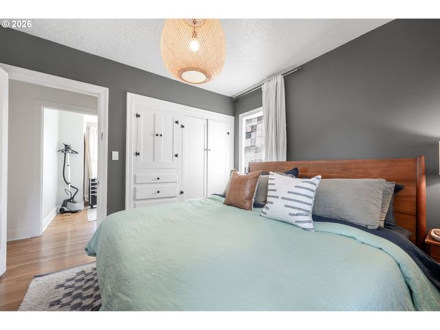 461 Se 72ND Ave, Portland, OR 97215