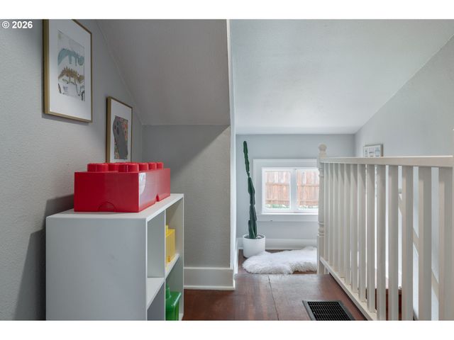 461 Se 72ND Ave, Portland, OR 97215
