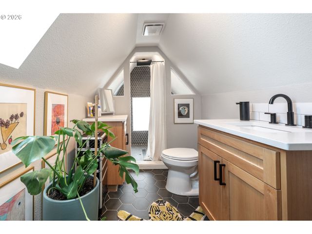 461 Se 72ND Ave, Portland, OR 97215