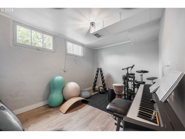 461 Se 72ND Ave, Portland, OR 97215