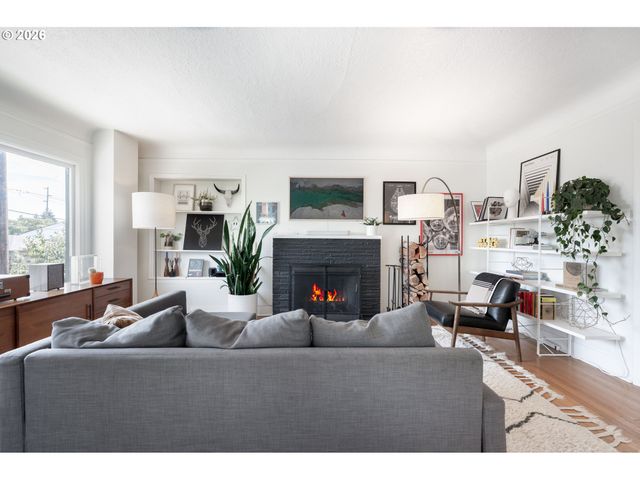 461 Se 72ND Ave, Portland, OR 97215