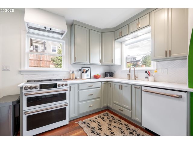 461 Se 72ND Ave, Portland, OR 97215