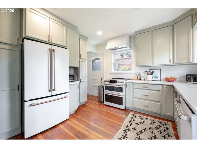 461 Se 72ND Ave, Portland, OR 97215