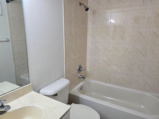 711 N Pine Island Road 213, Plantation, FL 33324