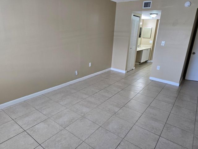 711 N Pine Island Road 213, Plantation, FL 33324
