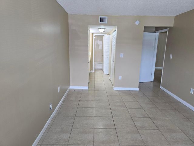 711 N Pine Island Road 213, Plantation, FL 33324