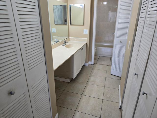 711 N Pine Island Road 213, Plantation, FL 33324