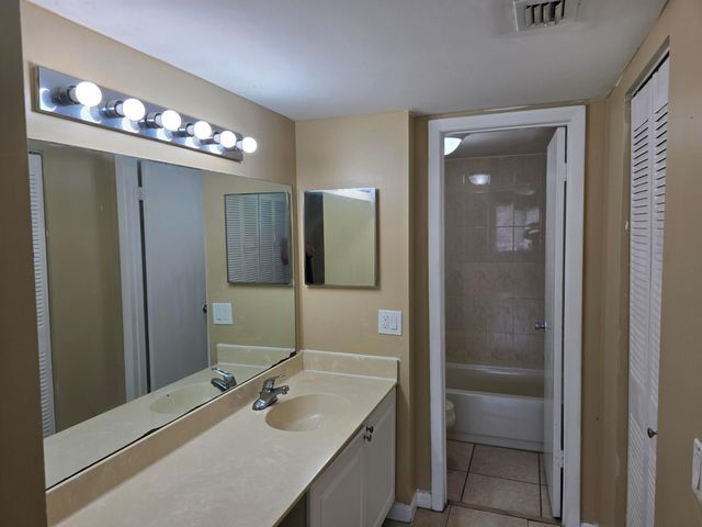711 N Pine Island Road 213, Plantation, FL 33324