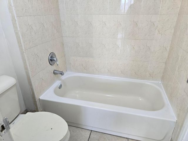 711 N Pine Island Road 213, Plantation, FL 33324
