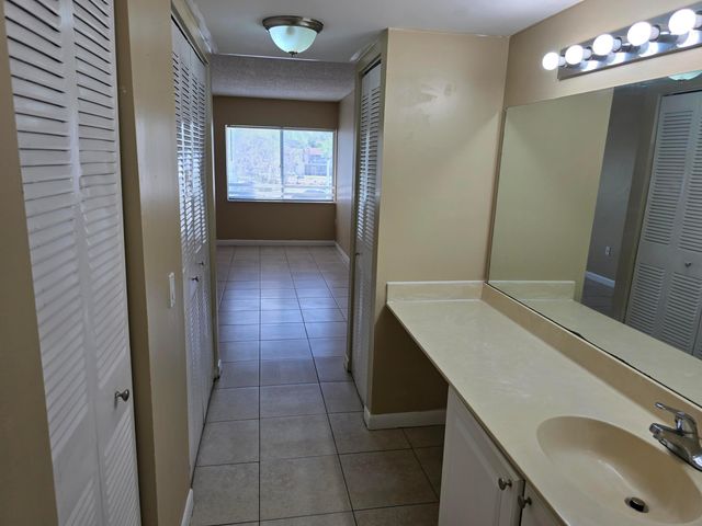 711 N Pine Island Road 213, Plantation, FL 33324