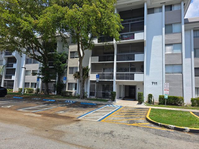 711 N Pine Island Road 213, Plantation, FL 33324