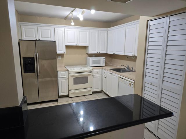 711 N Pine Island Road 213, Plantation, FL 33324