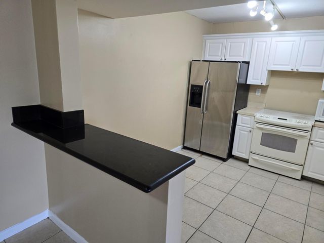 711 N Pine Island Road 213, Plantation, FL 33324