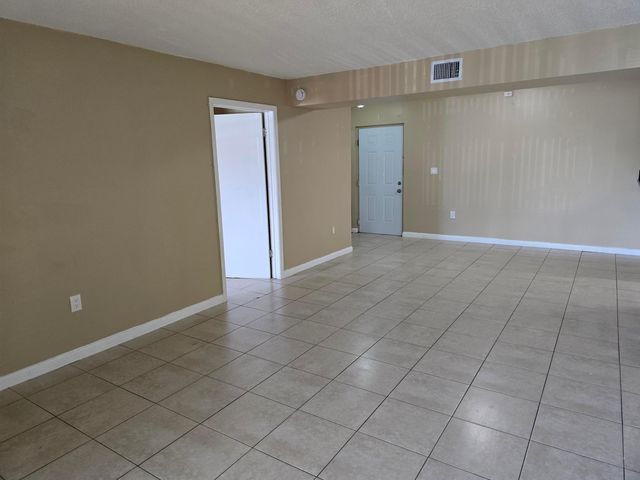711 N Pine Island Road 213, Plantation, FL 33324