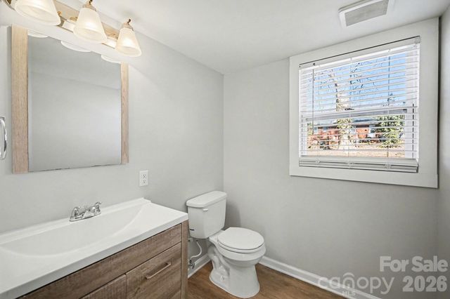 6626 Glenmoor Drive, Charlotte, NC 28214