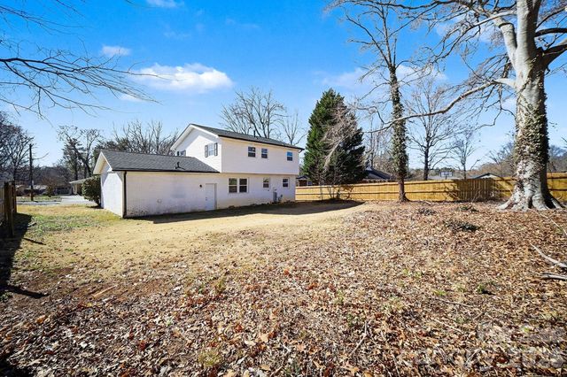 6626 Glenmoor Drive, Charlotte, NC 28214