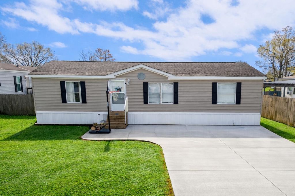 228 Hummingbird Drive, Houma, LA 70364