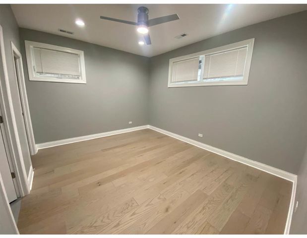 4952 S Michigan Avenue, Chicago, IL 60615