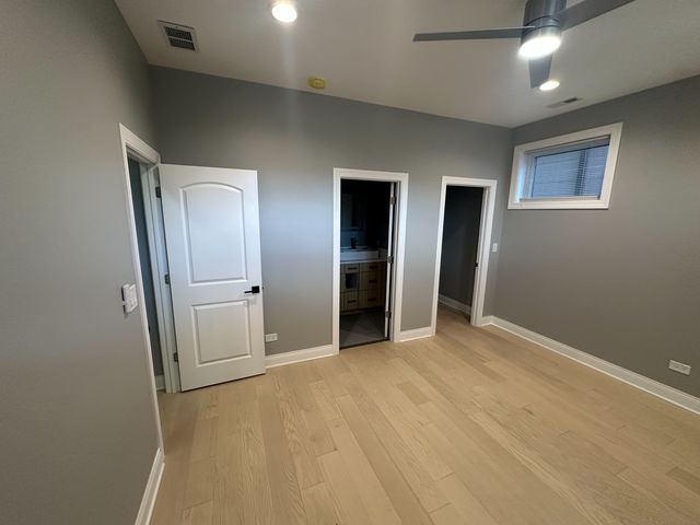 4952 S Michigan Avenue, Chicago, IL 60615