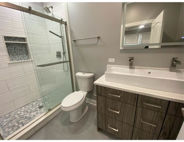 4952 S Michigan Avenue, Chicago, IL 60615