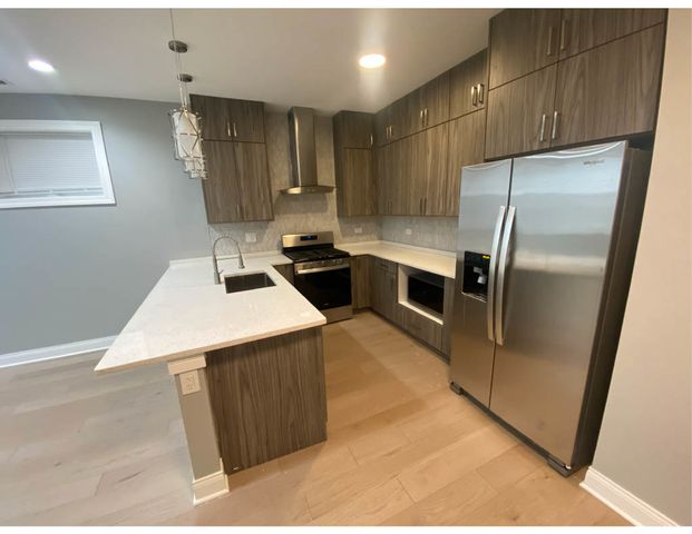 4952 S Michigan Avenue, Chicago, IL 60615