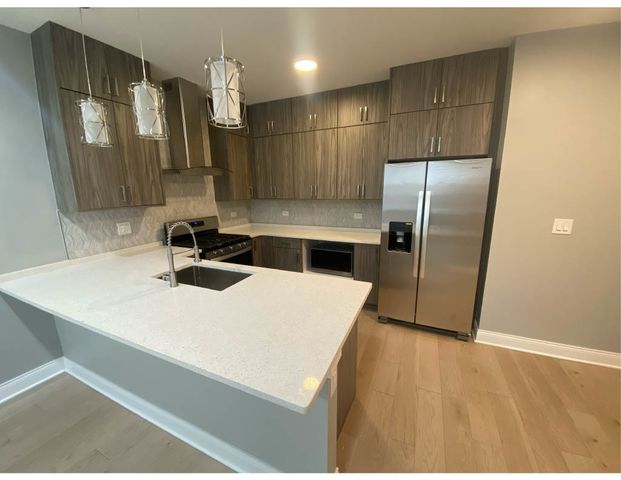 4952 S Michigan Avenue, Chicago, IL 60615