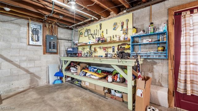 65521 Highland Hills Road, Cambridge, OH 43725