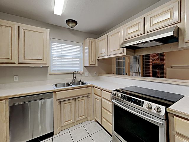 551 Rand Drive, Burleson, TX 76028
