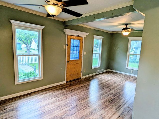 523 11th Street N, Moorhead, MN 56560