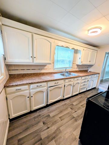 523 11th Street N, Moorhead, MN 56560