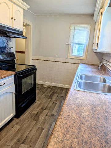 523 11th Street N, Moorhead, MN 56560