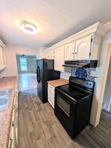 523 11th Street N, Moorhead, MN 56560