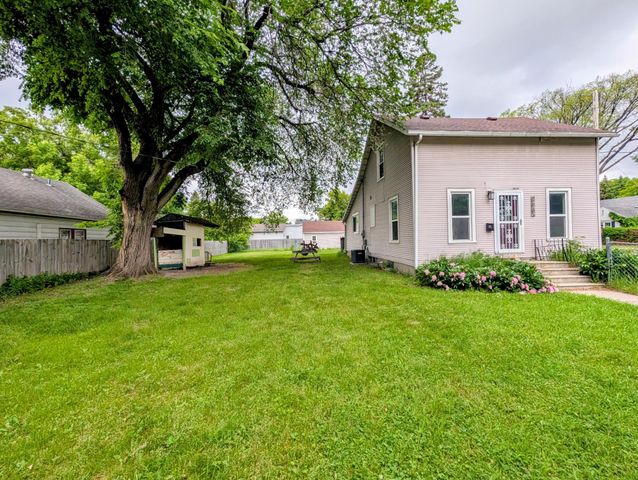 523 11th Street N, Moorhead, MN 56560