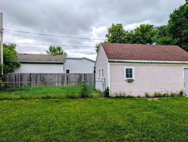 523 11th Street N, Moorhead, MN 56560
