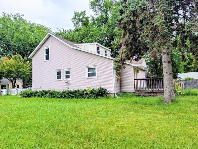 523 11th Street N, Moorhead, MN 56560