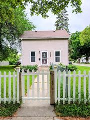 523 11th Street N, Moorhead, MN 56560