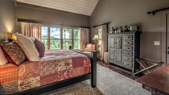 239 Ridge Top Drive, Ellijay, GA 30536