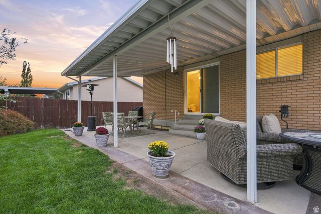 1368 EASTPOINT DR, Sandy, UT 84092